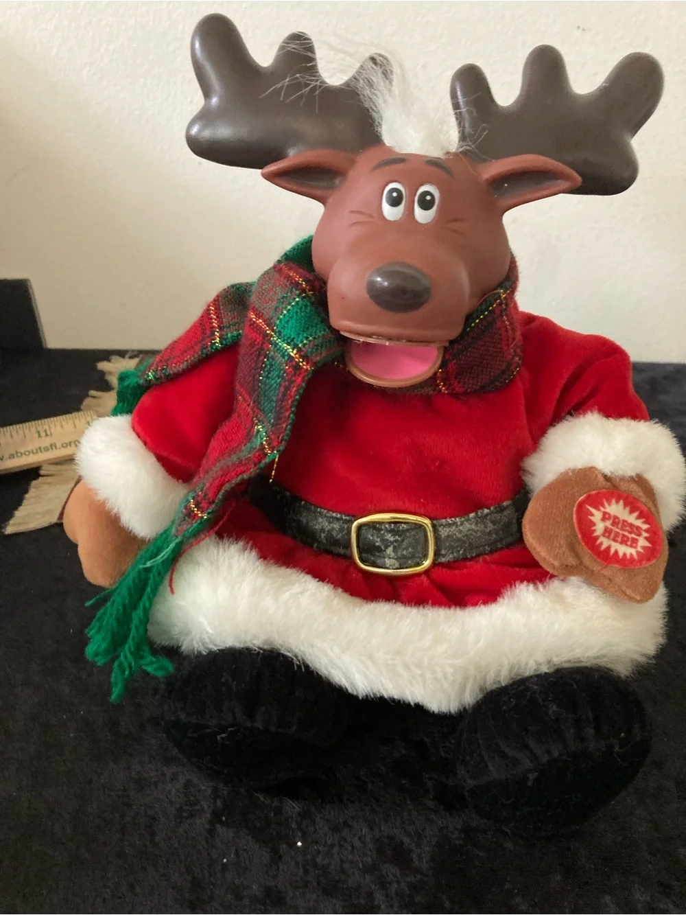 Dan Dee Animated Singing Dancing Christmas Reindeer Décor in Red Santa Plus 1999